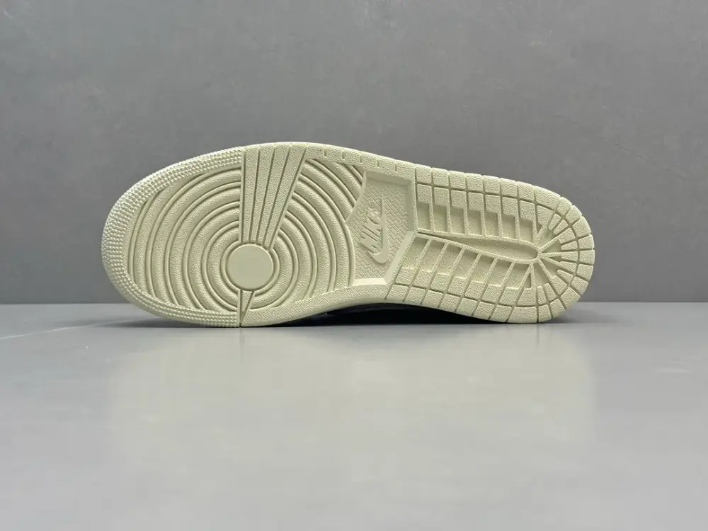 AJ1 Low x Bugs Bunny White Red Collaboration Sneakers – Top Best Sneakers – Sizes 36- Thermal 1245 