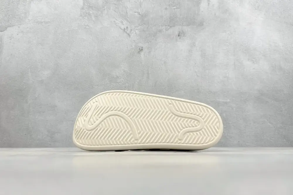 Fashionable Adidas Adilette Clogs Beige Blokecore Style – 460 
