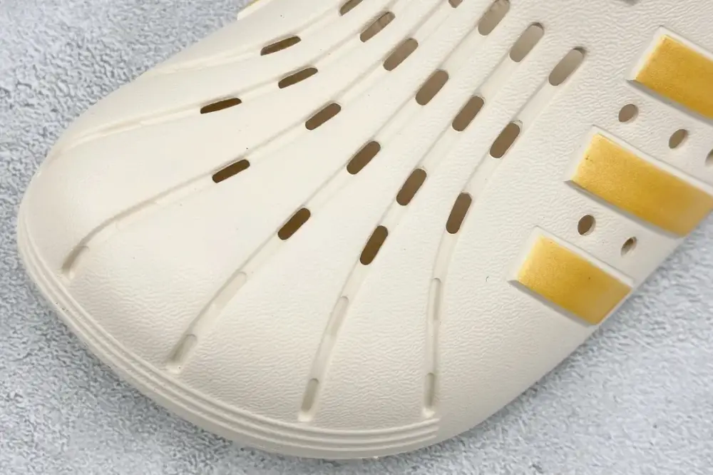 Fashionable Adidas Adilette Clogs Beige Blokecore Style – 460 