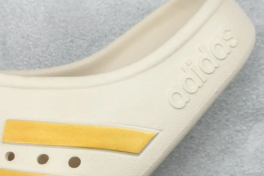 Fashionable Adidas Adilette Clogs Beige Blokecore Style – 460 