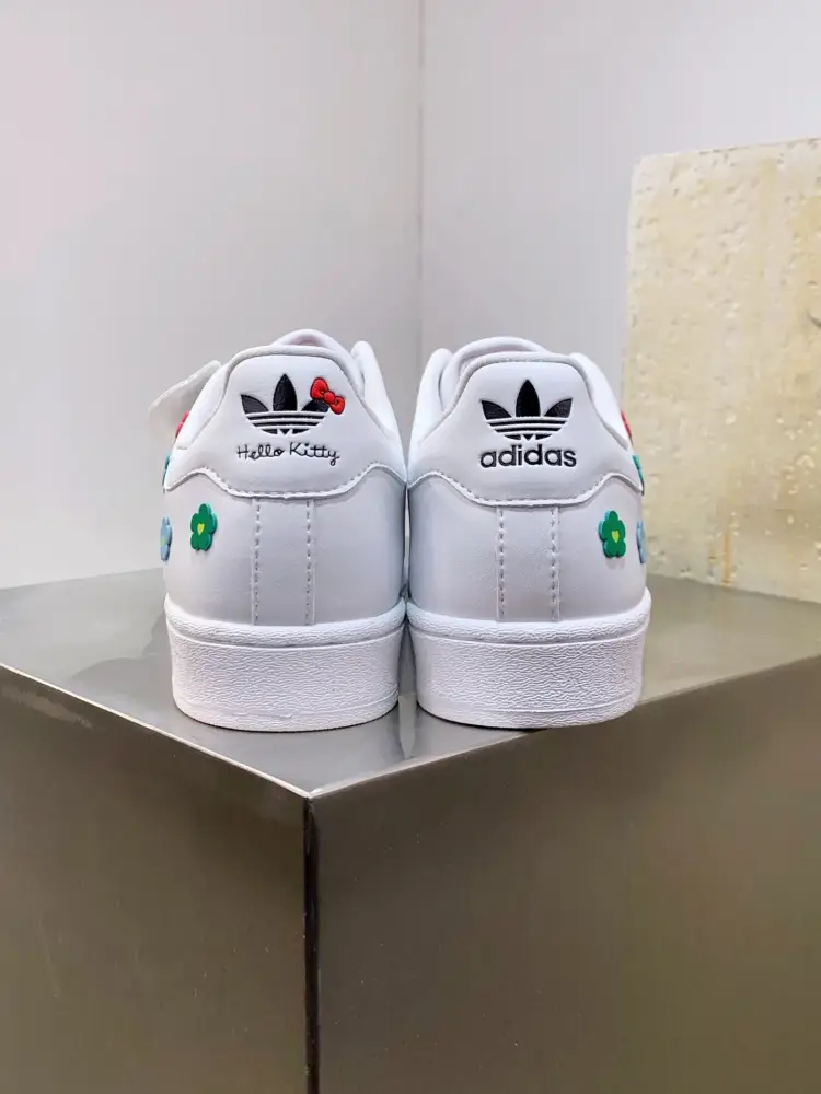 Adidas Originals Superstar Hello Kitty White Elegant 530 