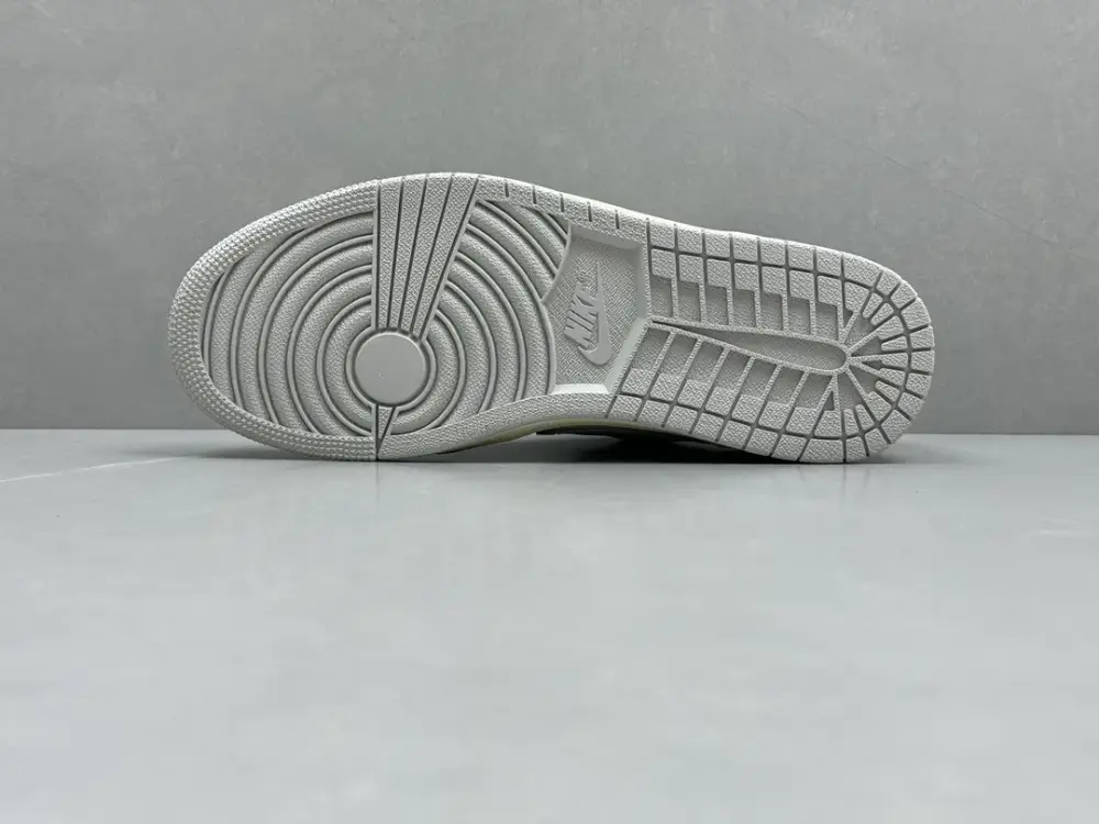 Air Jordan 1 Low 'Grey White' – Authentic Version with Nike Style, Sizes 36-46 Including Half Sizes Functional 1229 