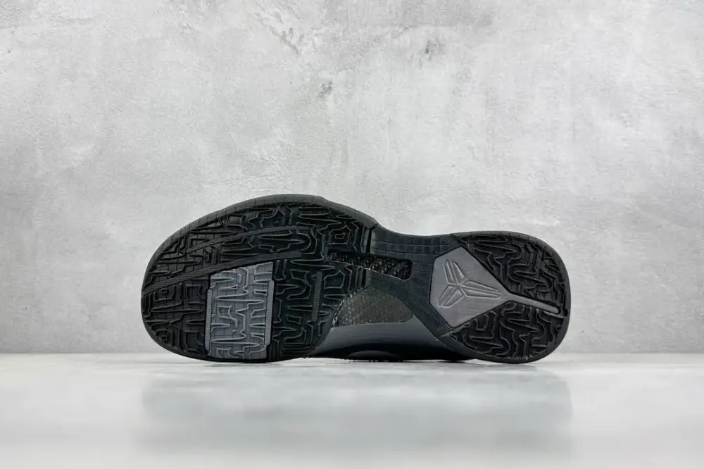 NK Zoom Kobe 5 Protro – Metallic Silver Black – High-Quality with Nike Design UrbanStyle 1461 