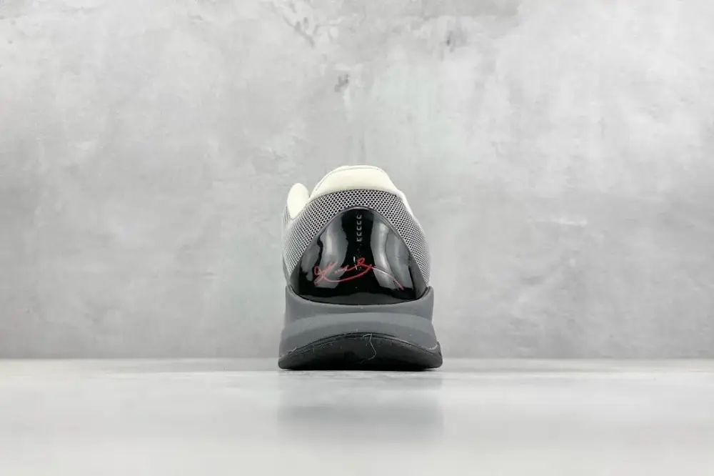 NK Zoom Kobe 5 Protro – Metallic Silver Black – High-Quality with Nike Design UrbanStyle 1461 