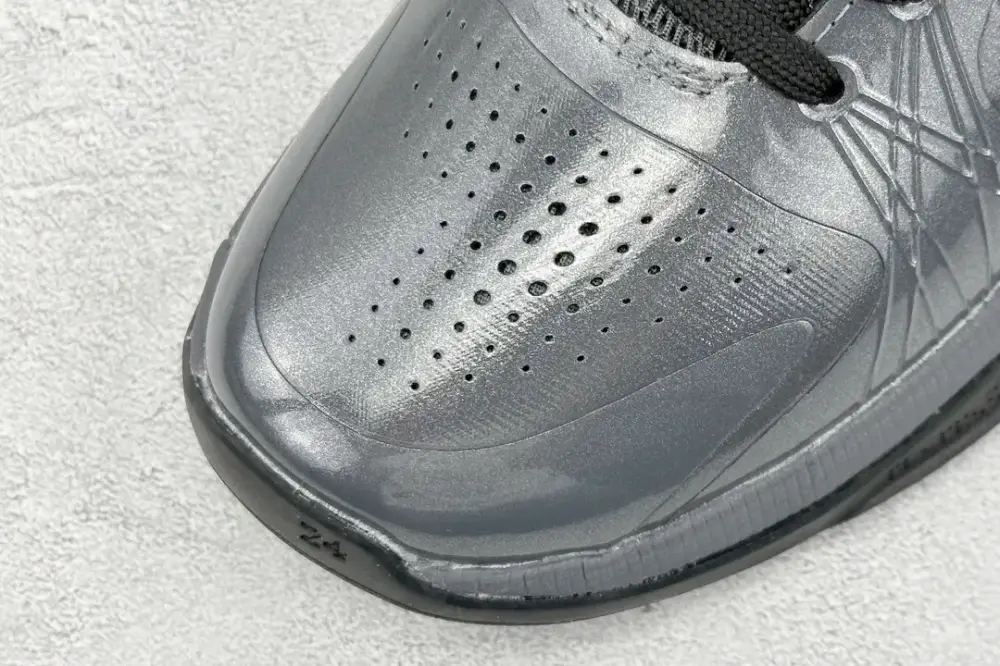 NK Zoom Kobe 5 Protro – Metallic Silver Black – High-Quality with Nike Design UrbanStyle 1461 