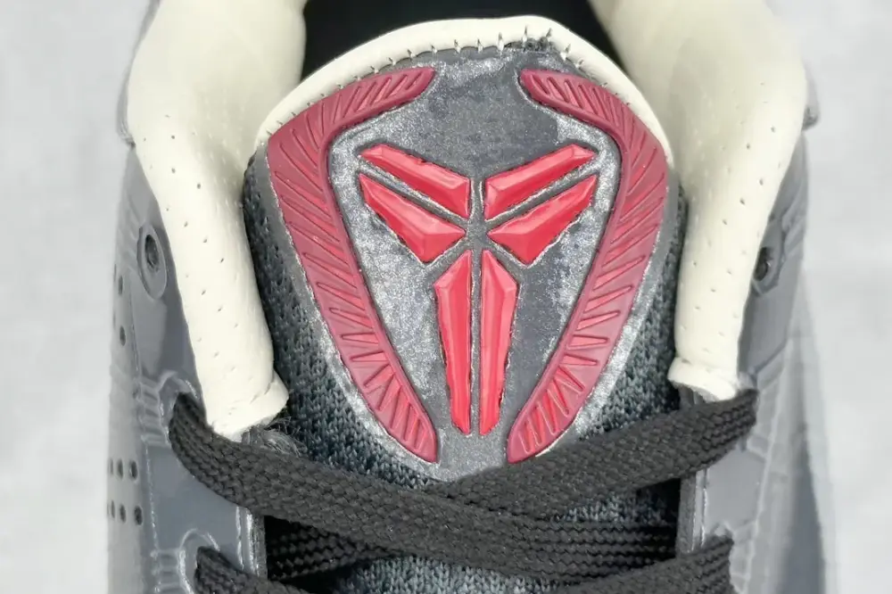 NK Zoom Kobe 5 Protro – Metallic Silver Black – High-Quality with Nike Design UrbanStyle 1461 