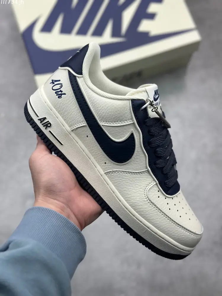 Stretchable Nike Air Force 1 Low 