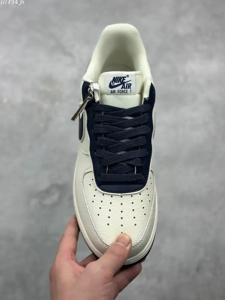 Stretchable Nike Air Force 1 Low 