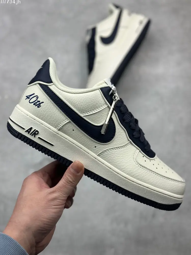 Stretchable Nike Air Force 1 Low 