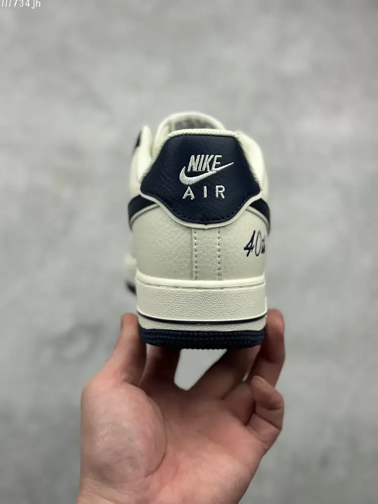 Stretchable Nike Air Force 1 Low 