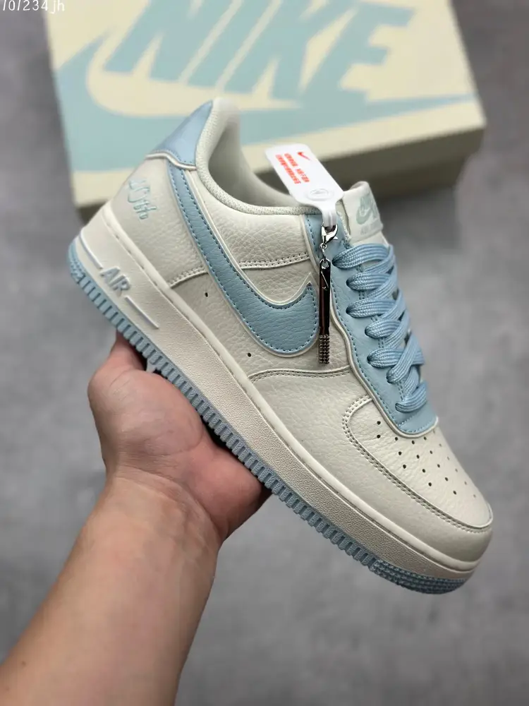 Nike Air Force 1 Low 