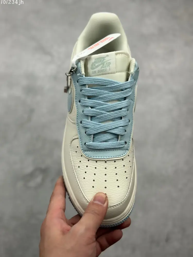 Nike Air Force 1 Low 