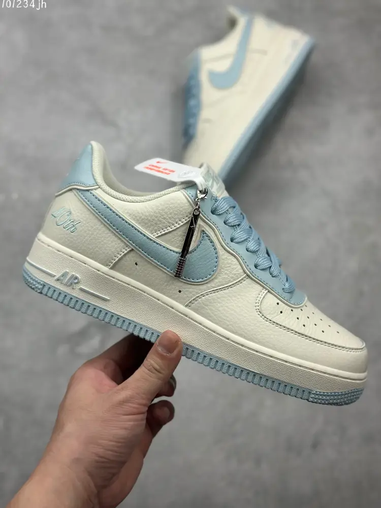 Nike Air Force 1 Low 
