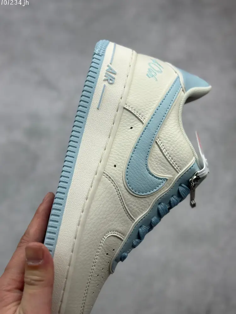 Nike Air Force 1 Low 
