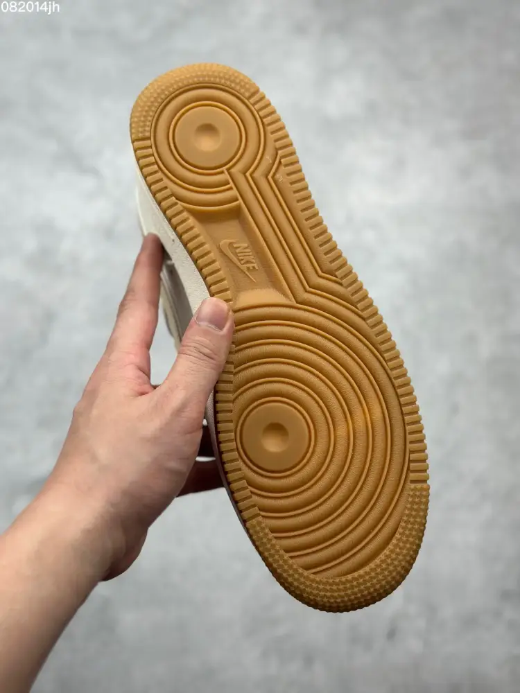 Nike Air Force 1 Low 'Beige Gum' – Limited Edition Sneakers with 3M Reflective Details and Best Sneakers Style Vibrant 1049 