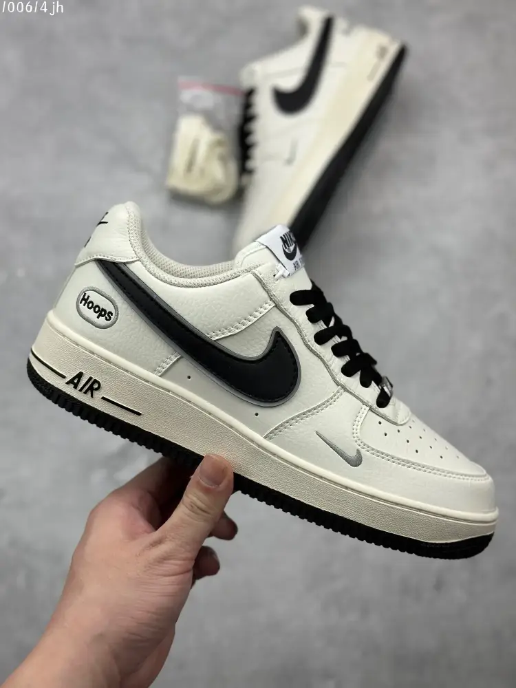 Nike Air Force 1 Low 