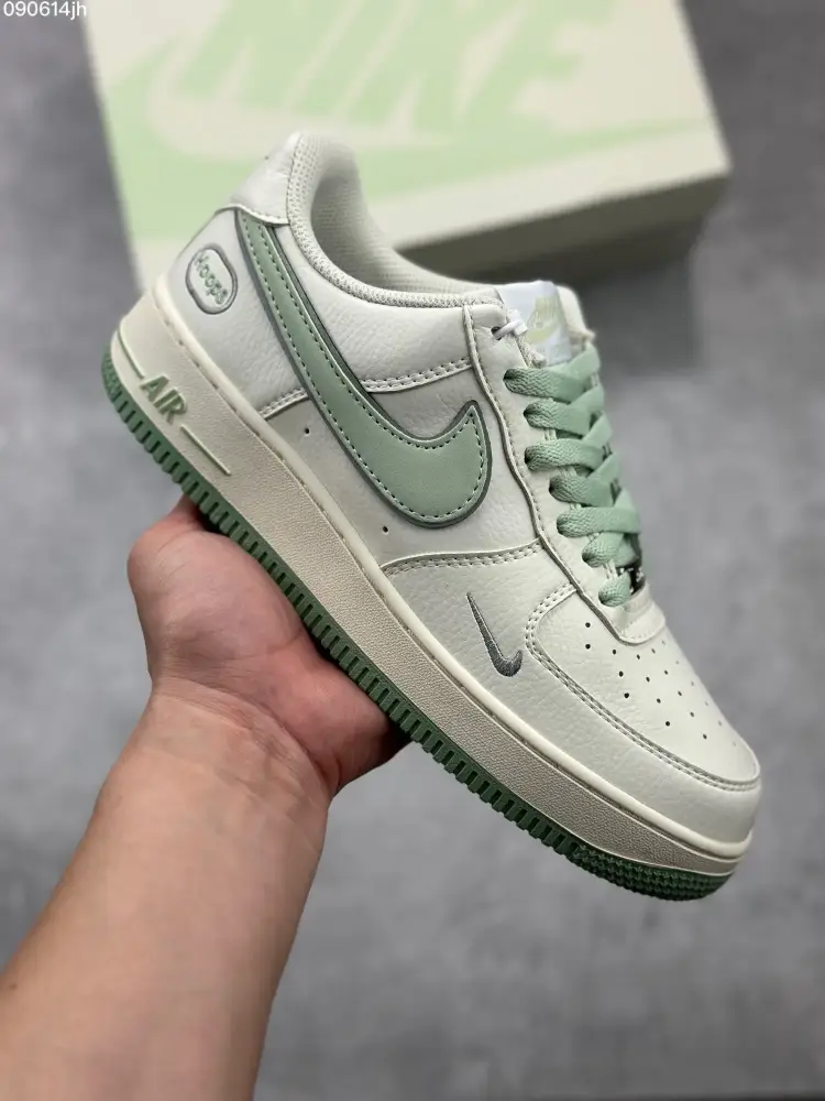 Nike Air Force 1 Low 
