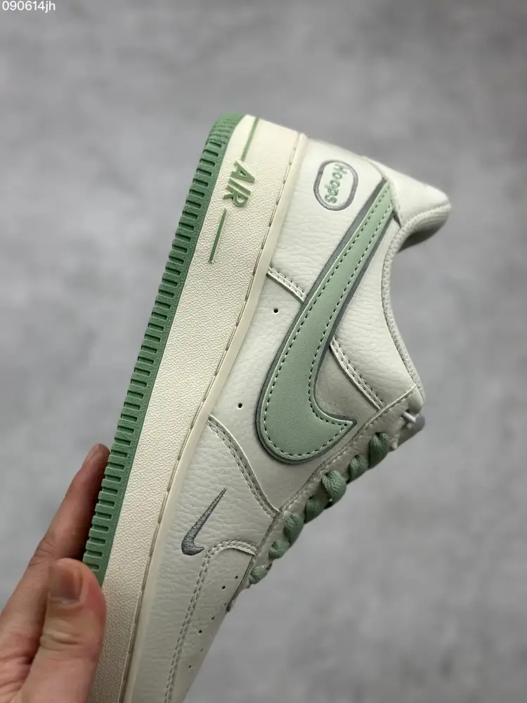 Nike Air Force 1 Low 