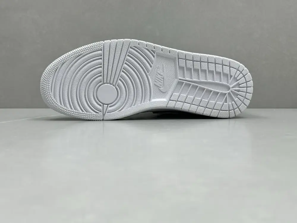 Nike Air Jordan 1 Mid '3M Reflective White' – Authentic Version, Nikes, Sizes 36-46 (Including Half Sizes WaterResistant 1231 