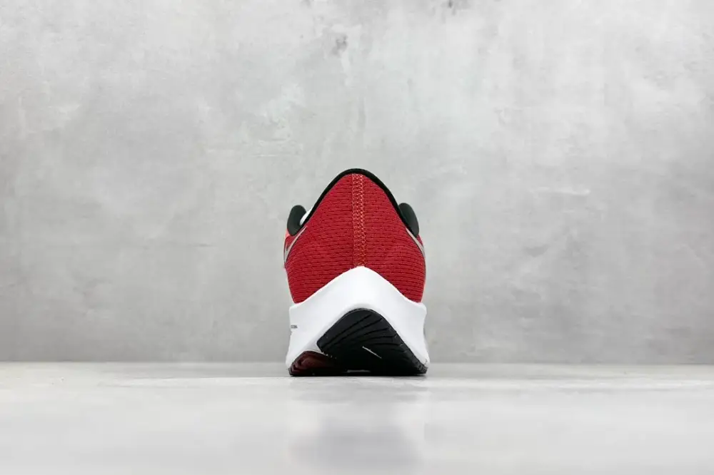 UrbanStyle Nike Air Zoom Pegasus 38 Running – White Red Orange, Flywire Design, Zoom Air Cushioning, Nikes, Sizes 39- 1428 