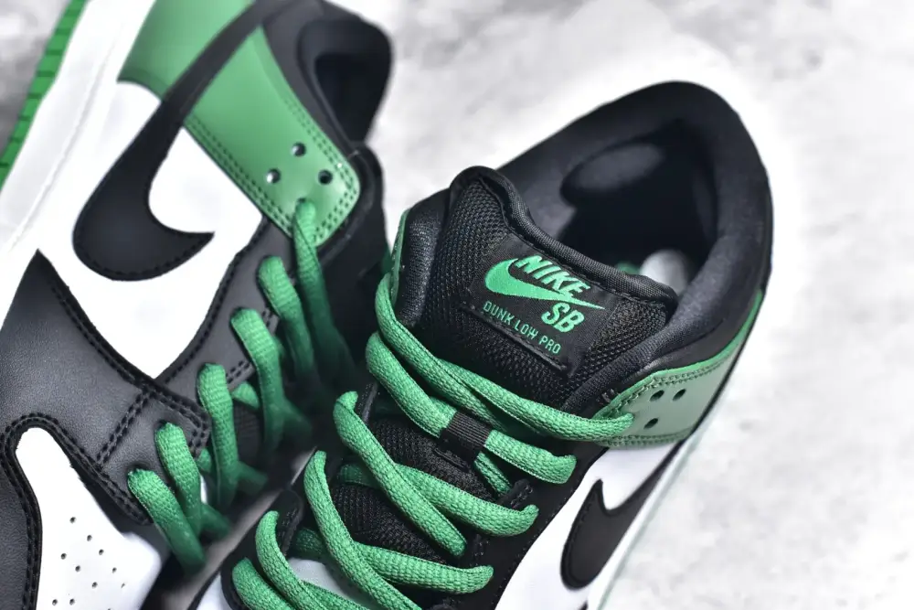 Nike Dunk Low Black Green Toe Sneakers Chic 1609 