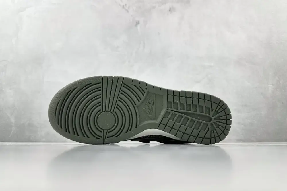 Nike Dunk Low Poker Cards Black Grey Silver – Nikes & Breathable 1547 