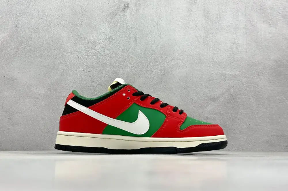Lightweight Nike Dunk Low Retro Green Red Skate – Nikes & Fake Nike 1581 
