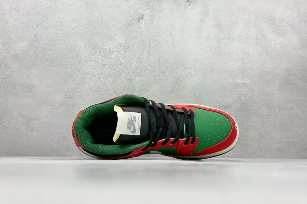 Lightweight Nike Dunk Low Retro Green Red Skate – Nikes & Fake Nike 1581 