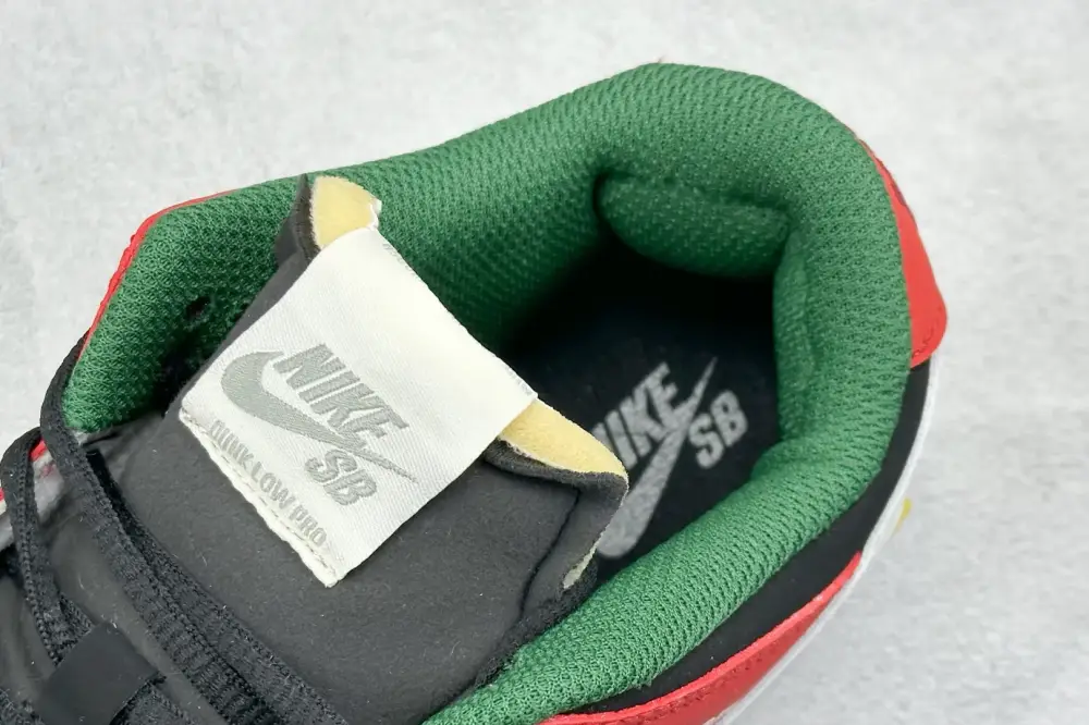 Lightweight Nike Dunk Low Retro Green Red Skate – Nikes & Fake Nike 1581 