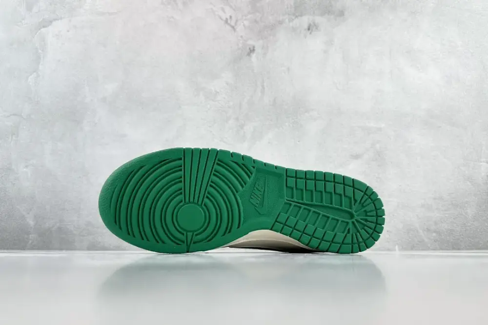 TravelReady Nike Dunk Low Retro SE Lottery Jackpot White Green – Nikes & 1546 