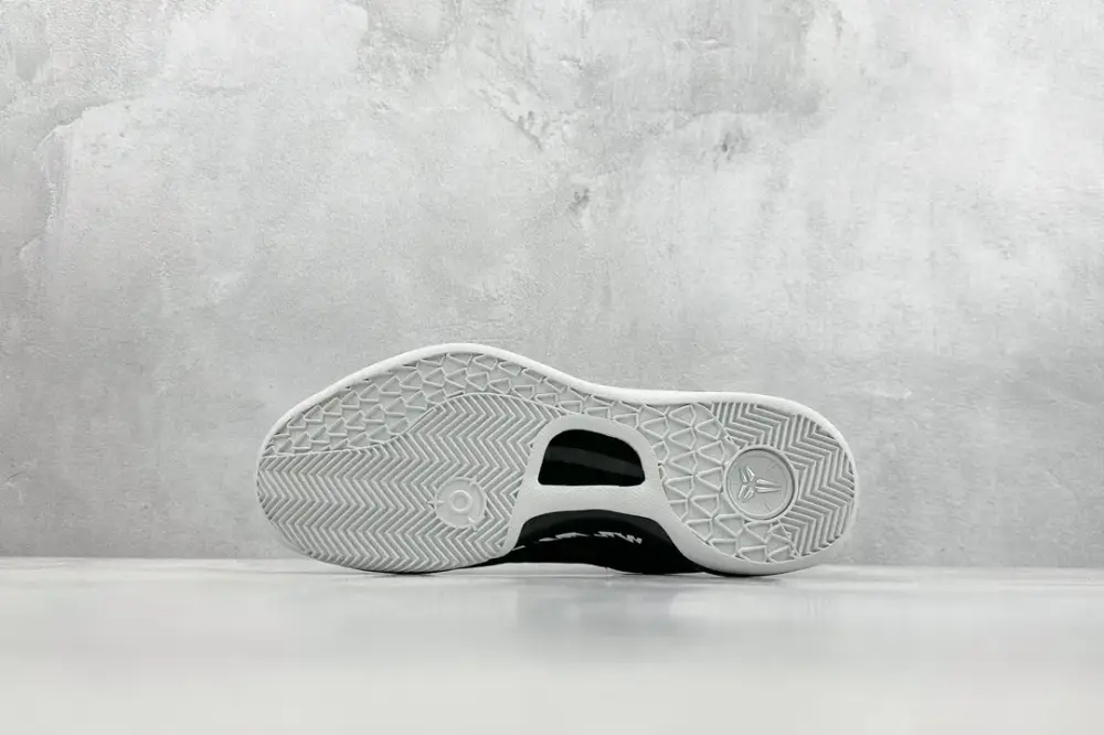 Nike Kobe 8 System – Black White – 350 R Version Basketball with Premium Nike Design SmoothTexture 1498 