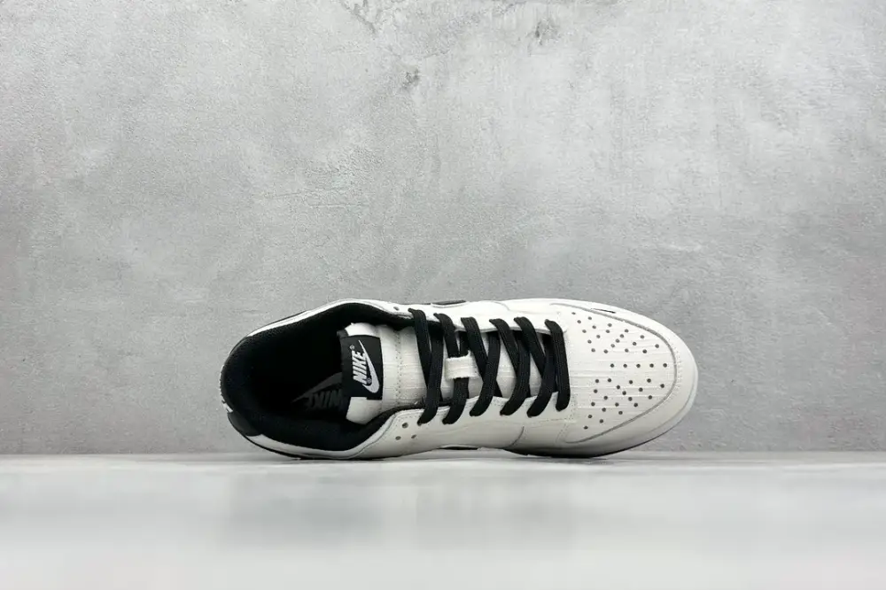 Nike SB Dunk Low Black White Nikes Seasonal 1591 