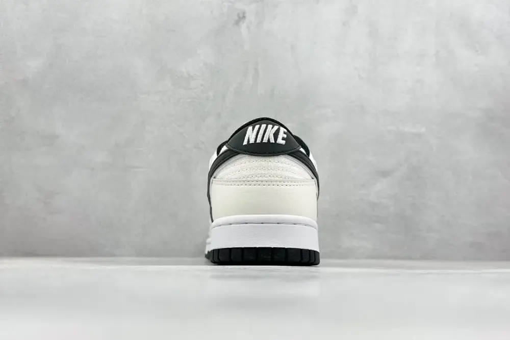 Nike SB Dunk Low Black White Nikes Seasonal 1591 