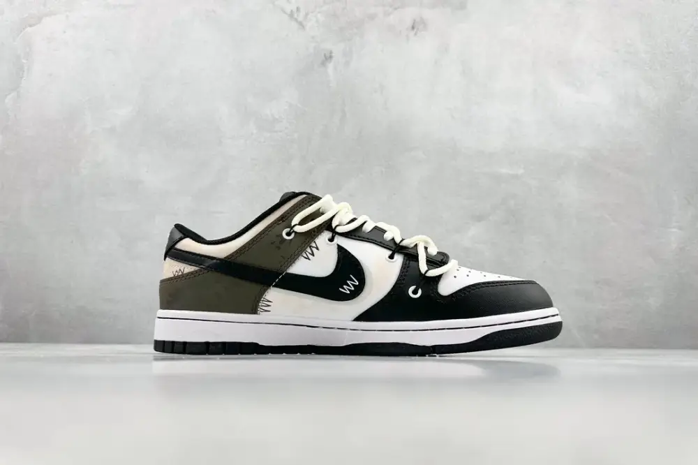 Bright Nike SB Dunk Low Bearbrick Black White Nike – Collection 1558  ADC364