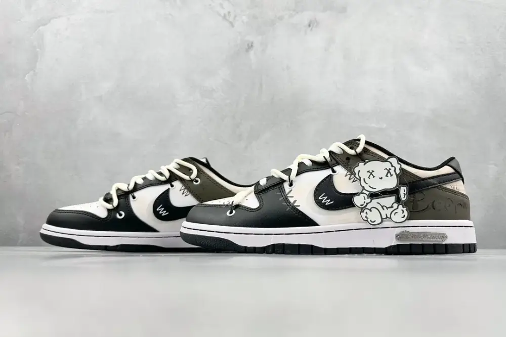 Bright Nike SB Dunk Low Bearbrick Black White Nike – Collection 1558 