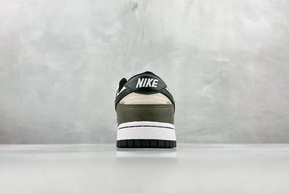 Bright Nike SB Dunk Low Bearbrick Black White Nike – Collection 1558 