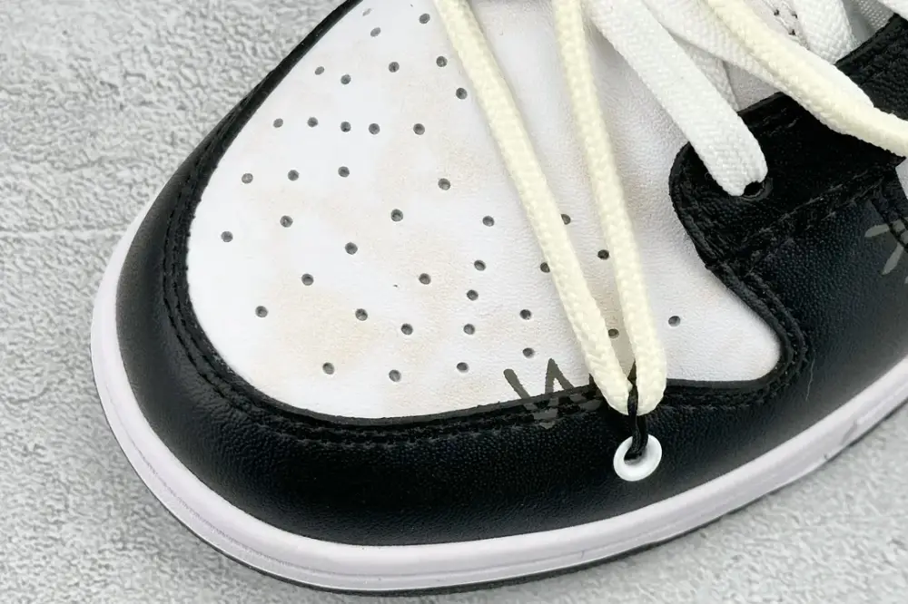 Bright Nike SB Dunk Low Bearbrick Black White Nike – Collection 1558 
