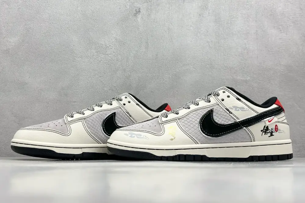 WellDesigned Nike SB Dunk Low Black Goku Light Grey Black – Nikes & Collection 1612 