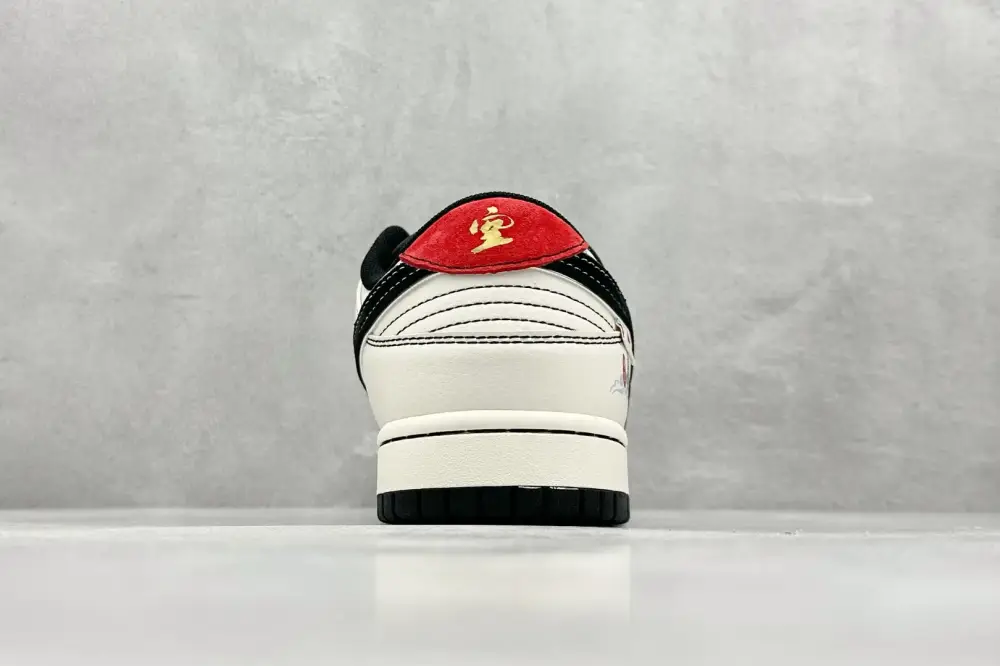WellDesigned Nike SB Dunk Low Black Goku Light Grey Black – Nikes & Collection 1612 