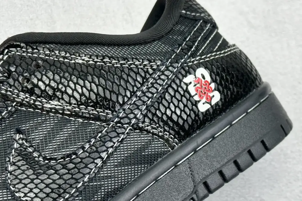 Nike SB Dunk Low Black Snake Anniversary – Nikes Refined 1660 