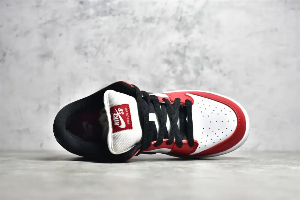 Nike SB Dunk Low Chicago Black White Red – Nikes & Collection Sporty 1603 