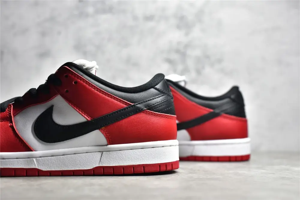 Nike SB Dunk Low Chicago Black White Red – Nikes & Collection Sporty 1603 