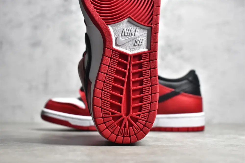 Nike SB Dunk Low Chicago Black White Red – Nikes & Collection Sporty 1603 
