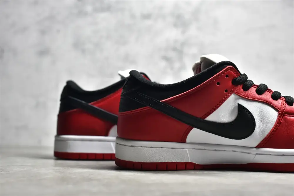 Nike SB Dunk Low Chicago Black White Red – Nikes & Collection Sporty 1603 