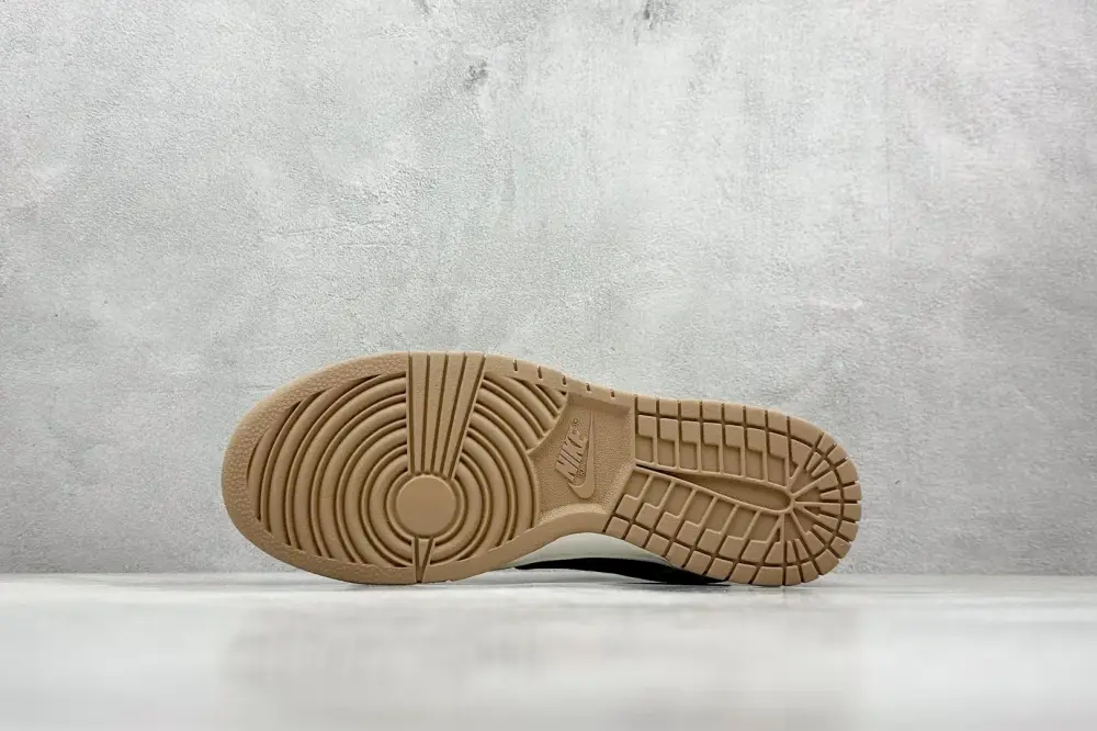 EyeCatching Nike SB Dunk Low Gucci Beige Green Canvas Nikes 1633 