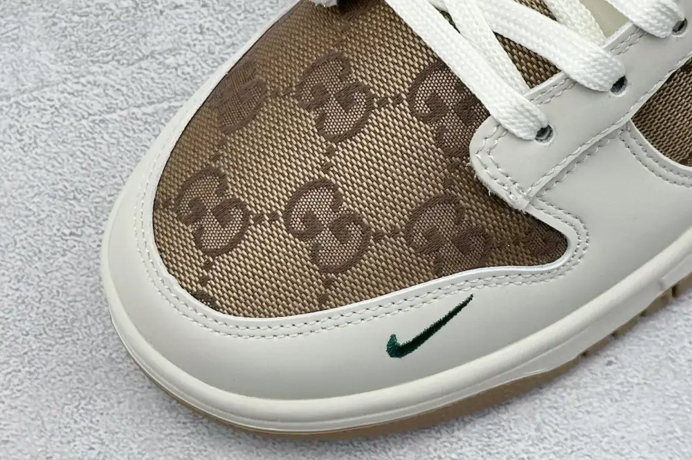 EyeCatching Nike SB Dunk Low Gucci Beige Green Canvas Nikes 1633 