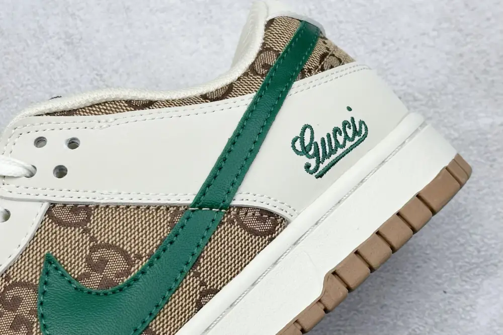 EyeCatching Nike SB Dunk Low Gucci Beige Green Canvas Nikes 1633 