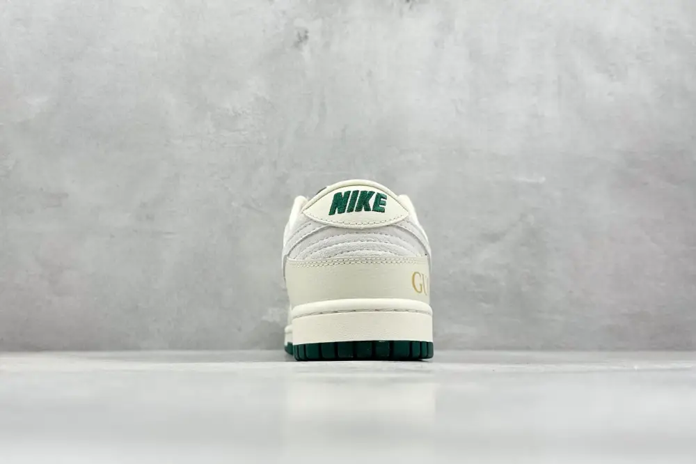 Snug Nike SB Dunk Low Gucci Beige White – Nike Sneakers 1639 