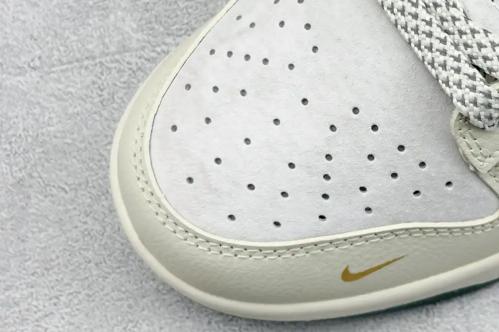 Snug Nike SB Dunk Low Gucci Beige White – Nike Sneakers 1639 
