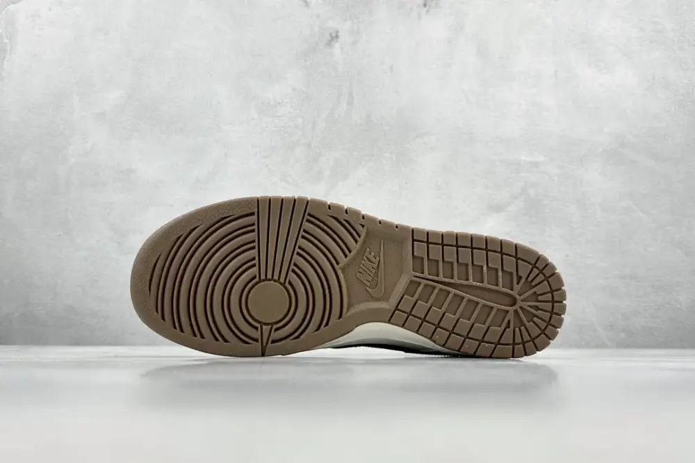 Classic Nike SB Dunk Low LV Cream Brown – Nikes 1610 